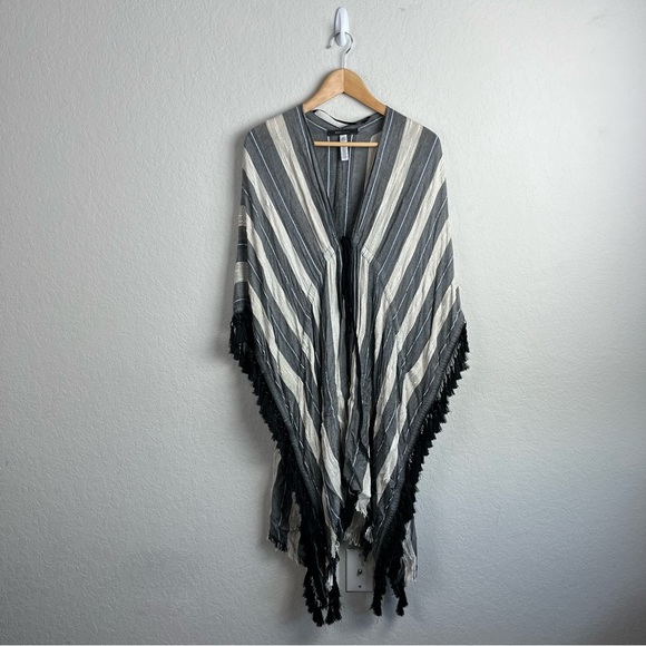 BCBGMaxAzria Stripe Beach Coverup Fringe - Picture 6 of 14